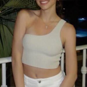 Aritzia Babaton One-Shoulder Ribbed cream Crop Top